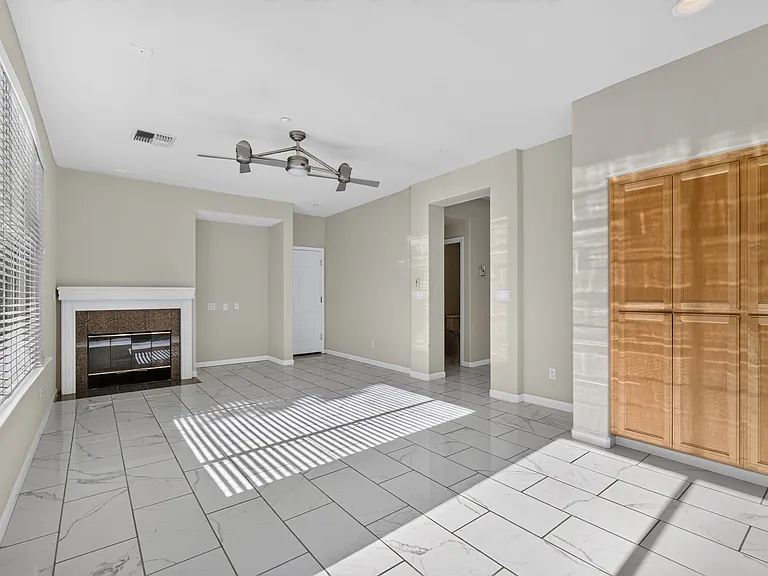 5858 Hazelwood Cmn — Photo 17