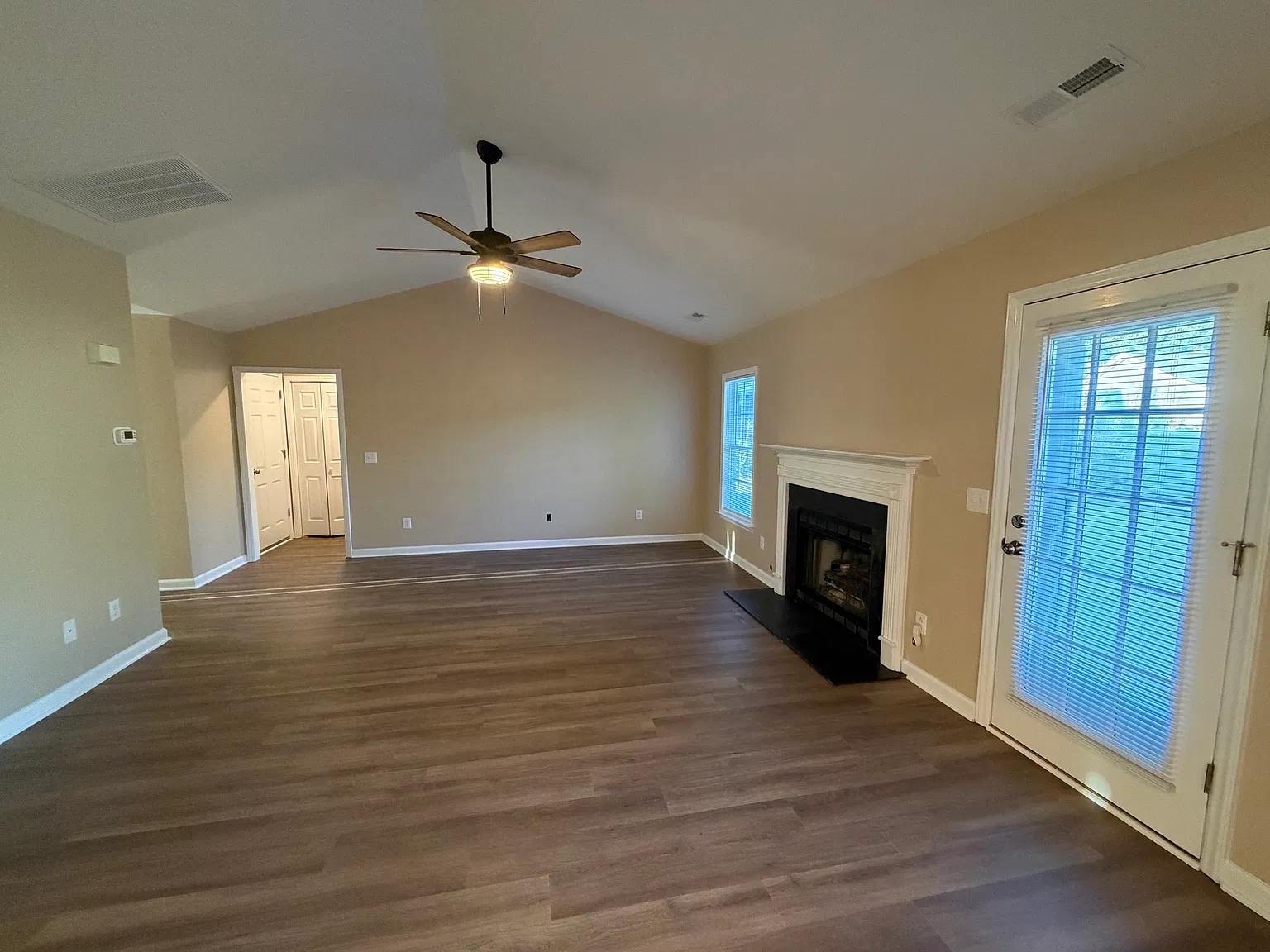 3 bed, 1226 sqft, $1,950 — Photo 2