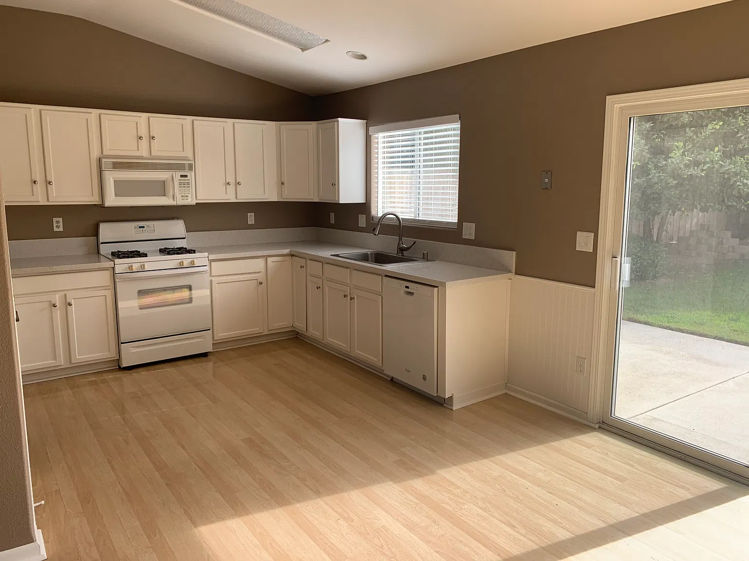 4631 W Evergreen Ct — Photo 2