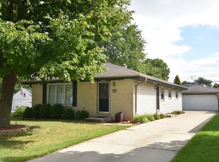 4242 S 91st Pl, Greenfield, WI 53228