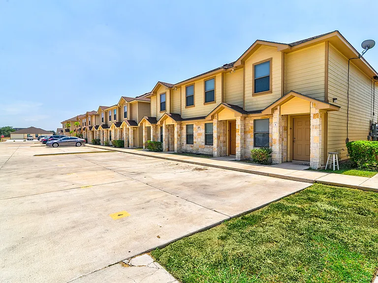 Stone Oak Townhomes — Photo 18