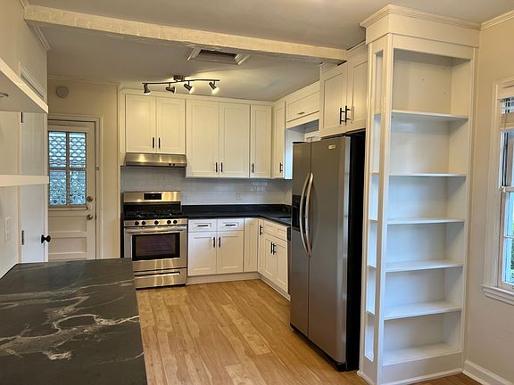 5th image of 2299 Pembrook Pl NE