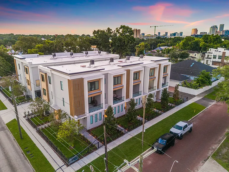 210 W Columbus Dr #3 — Photo 3