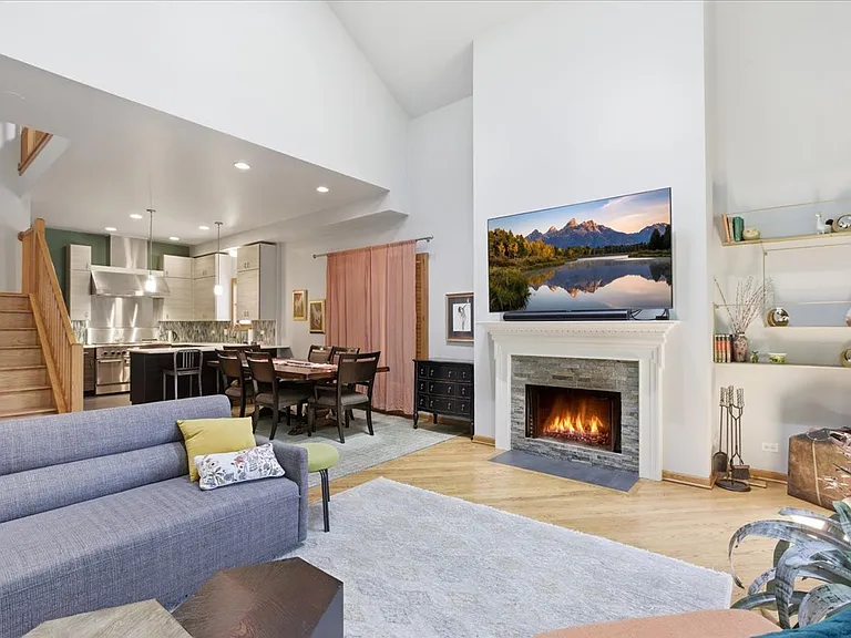 629 W Briar Pl #3W — Photo 3