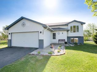 1395 Honeysuckle Ln SE, Cambridge, MN 55008