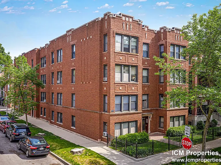 3911 N Greenview Ave #3 — Photo 3