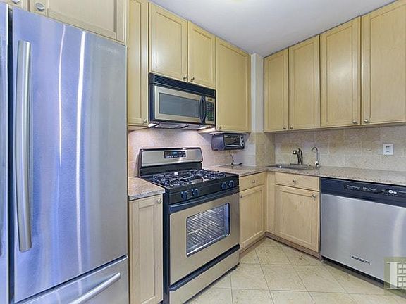 3rd image of 1634 1st Ave #6G