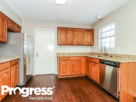 5th image of 2420 Bennington Dr