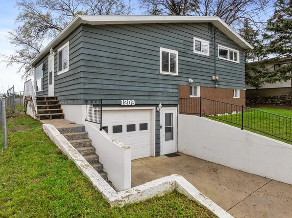 1209 4th St NE, Minot, ND 58703