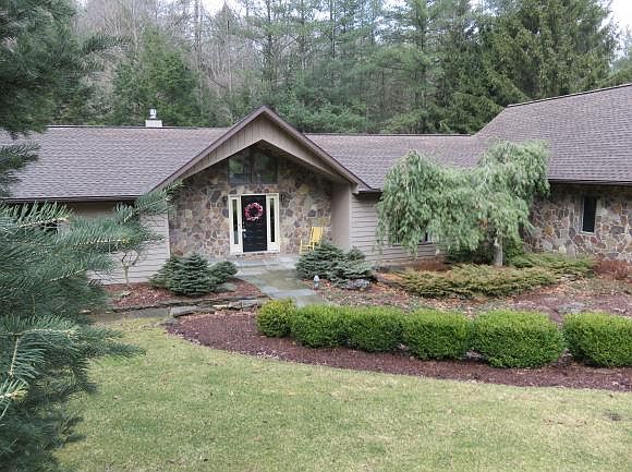 1st image of 832 Overbrook Dr