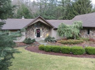 832 Overbrook Dr, Vestal, NY 13850