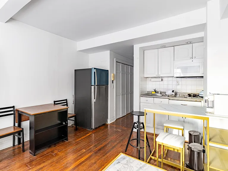 320 E 42nd St #1003 — Photo 17