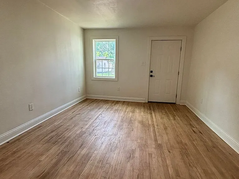 213 Kelly St — Photo 2