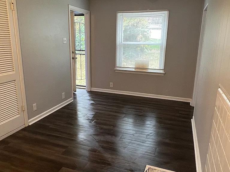 6000 Eaton Dr — Photo 5