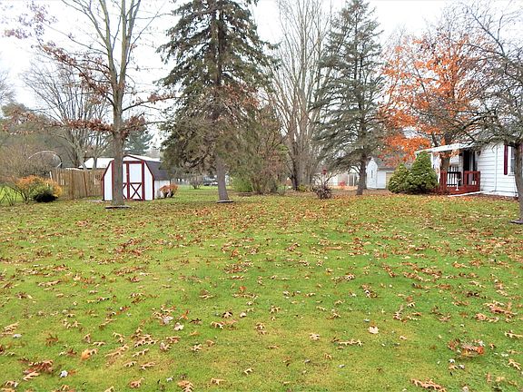3rd image of 253 Oriole Dr