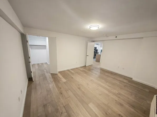 14-51 29th Ave #301, Astoria, NY 11102