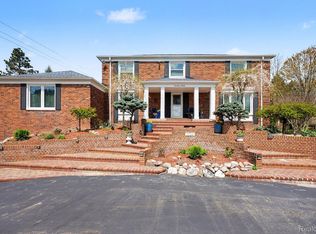 1720 Cedar Shake Dr, Bloomfield Hills, MI 48302