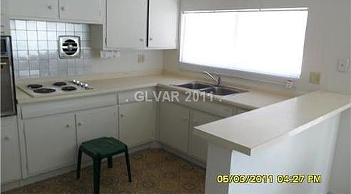 5th image of 5045 Sun Valley Dr