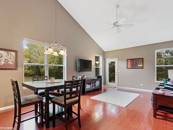 2nd image of 608 Farmington Ct #608
