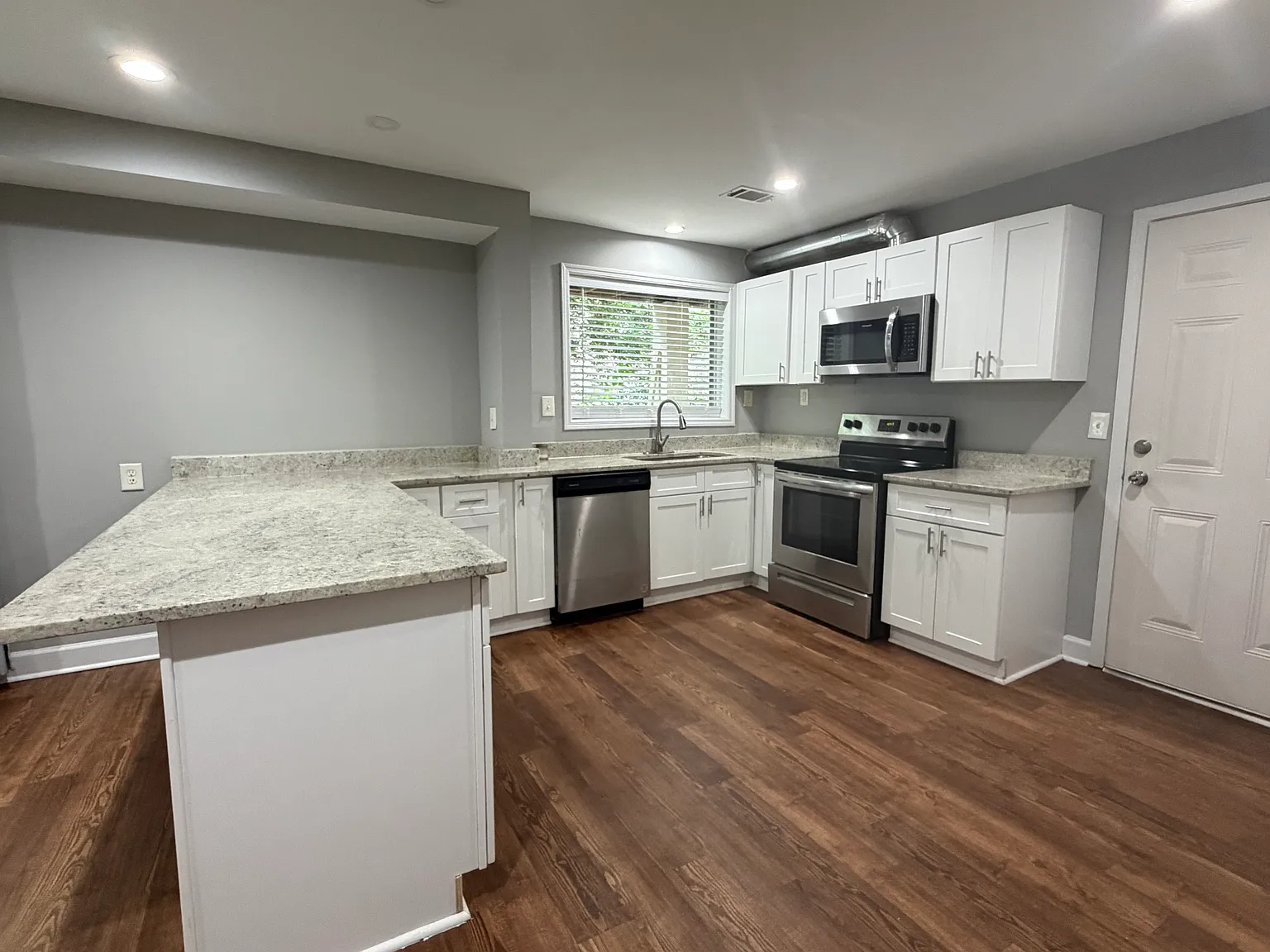 436 Sycamore Dr — Photo 4