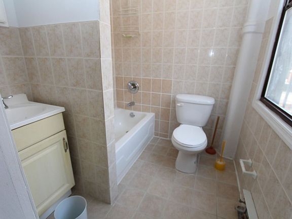 4th image of 173 Bedford Ave #Rear2