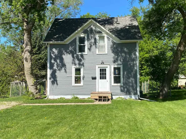 519 S 14th St, Estherville, IA 51334