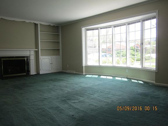 South Facing Living room w/ Big Bay window