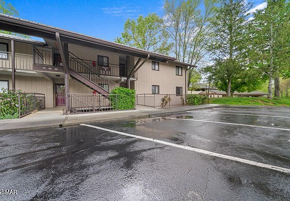 4th image of 221 Woodland Rd Unit 101