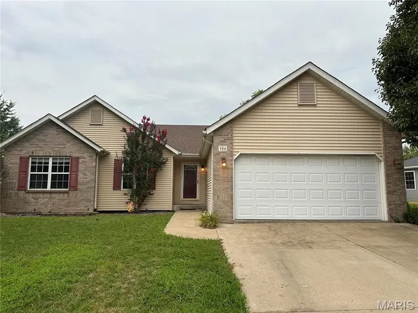 904 Woodland Dr, Maryville, IL 62062