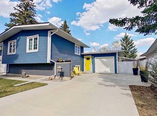 2932 W Lathom Cres SW, Calgary, AB T3E5W7