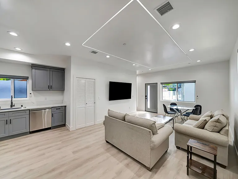 Vanalden Ave — Photo 3