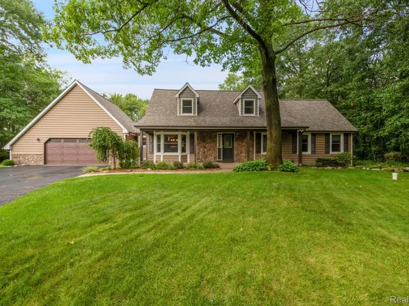 639 Highland Dr, Oxford, MI 48371