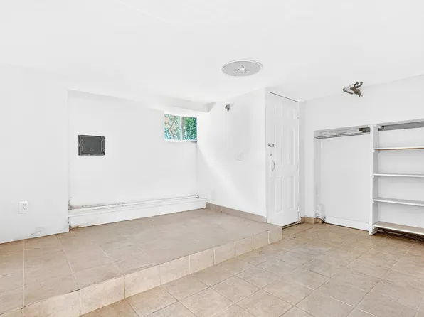 6015 Independence Avenue image 63 of 85