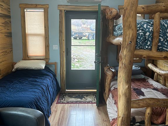 3rd image of 531 Oakbrush Cir
