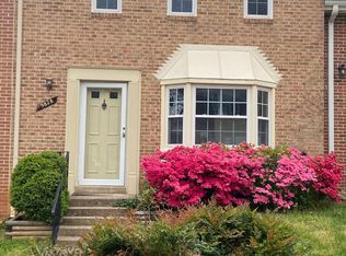 9828 Lakepointe Dr, Burke, VA 22015