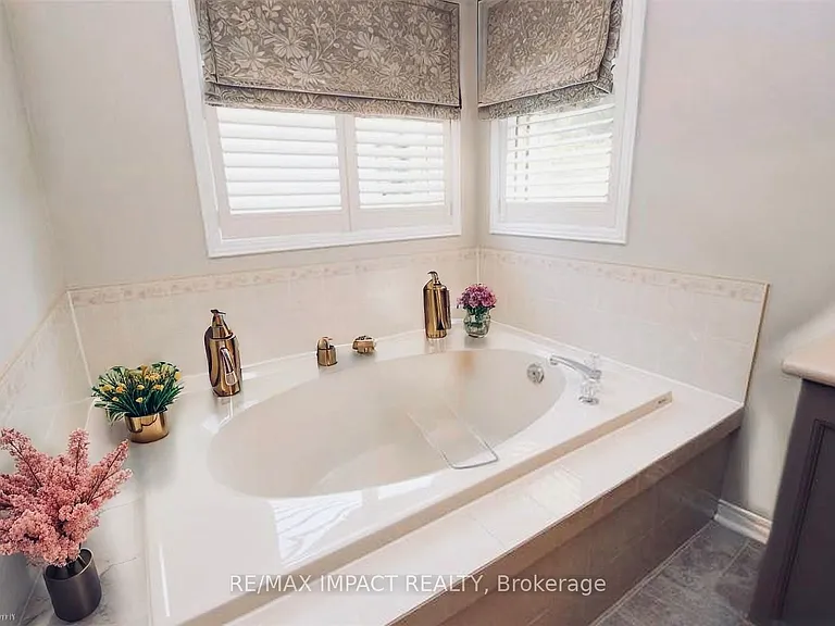 470 Safari Dr — Photo 11