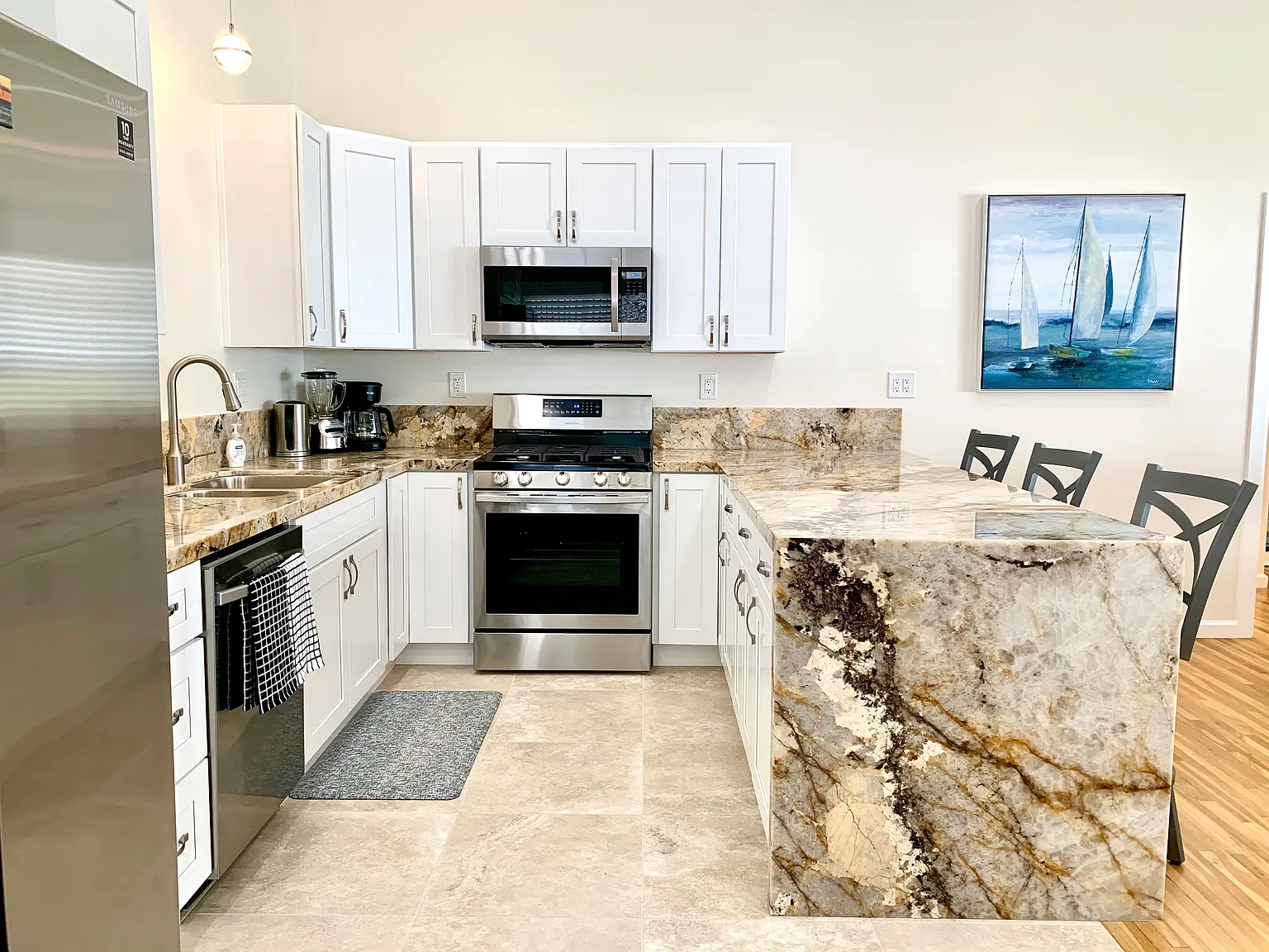 1 bed, 820 sqft, $3,895 — Photo 4