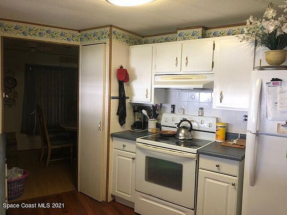 4th image of 919 Laurel Cir