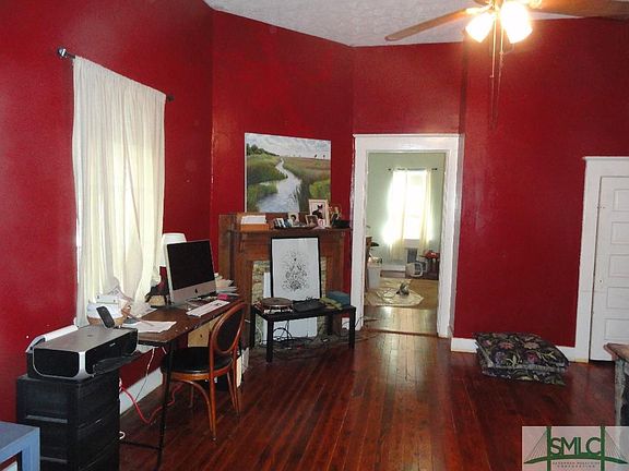4th image of 214 E 40th St