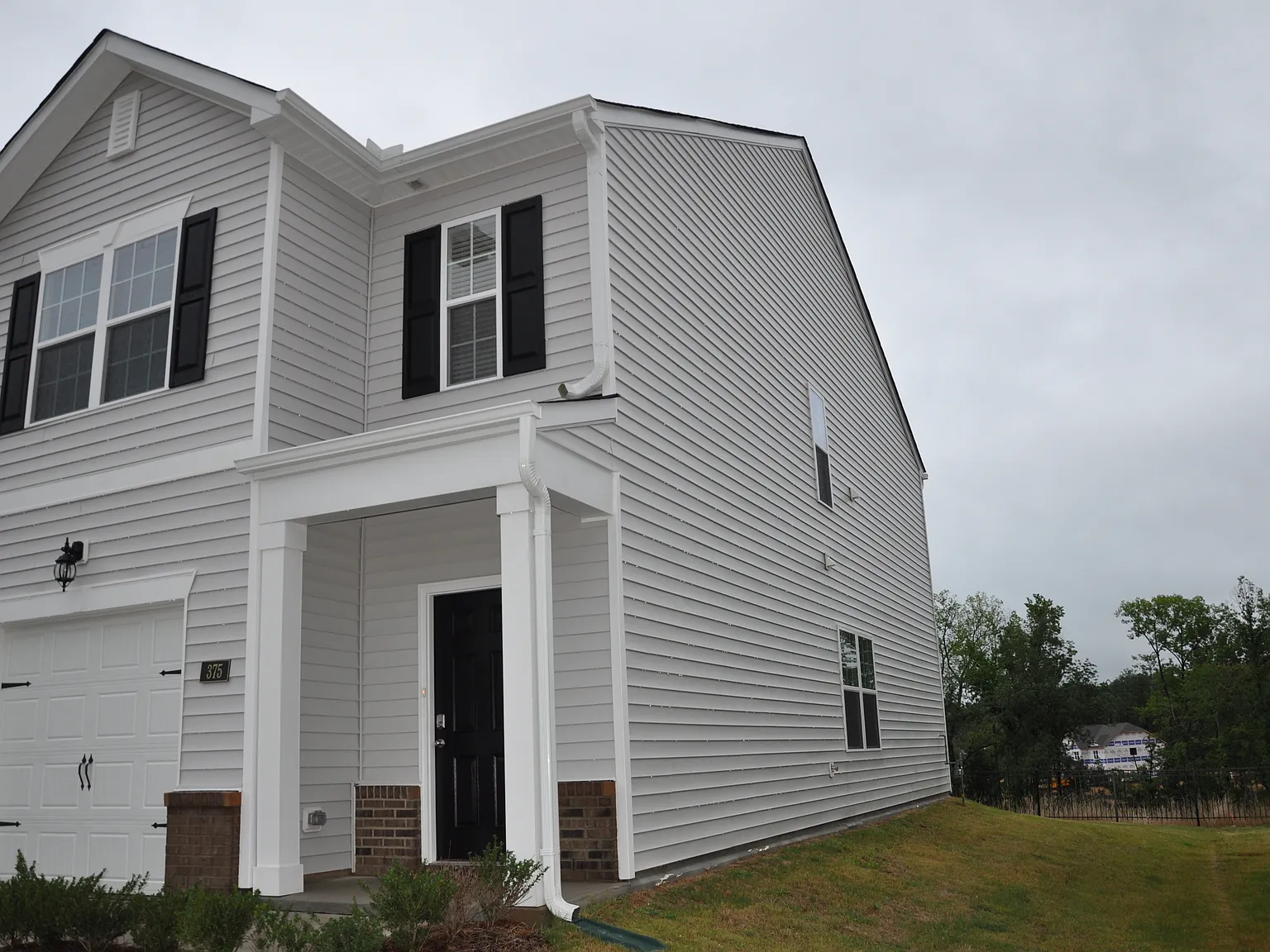 3 bed, 2.5 bath, 1429 sqft, $1,799 — Photo 2