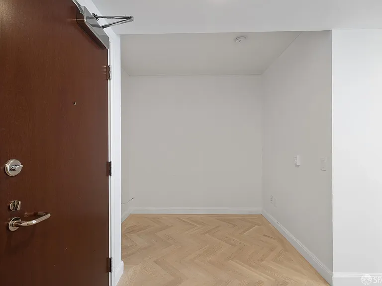 403 Main St #717 — Photo 3