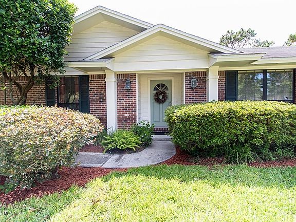 3rd image of 1956 Creekview Ct