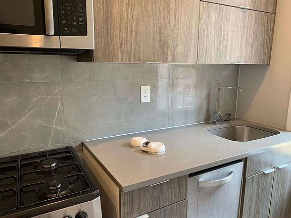 3rd image of 102 E 103rd St #18A