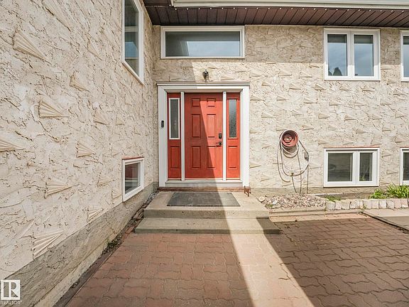 4th image of 4512 20a Ave NW
