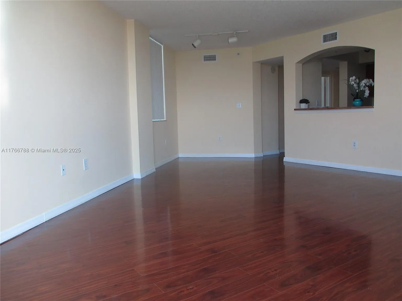 The Waverly At Surfside B — Photo 4
