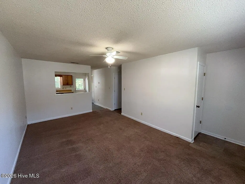 2 bed, 1.0 bath, 837 sqft, $1,050 — Photo 3