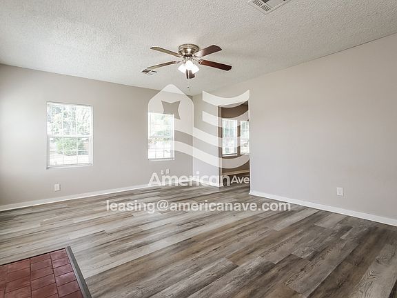1372597_003_living_room_4.jpg