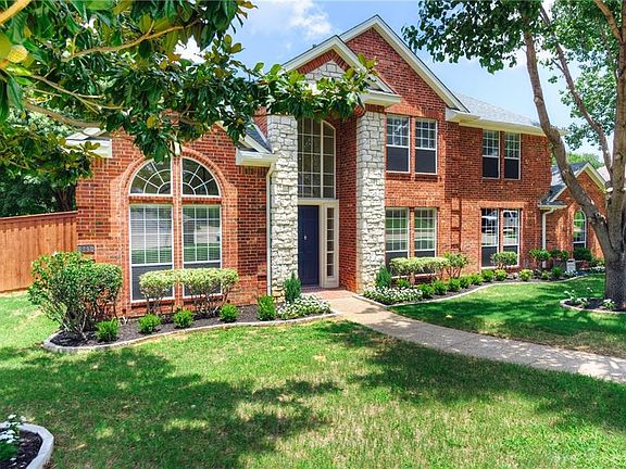 3rd image of 991 Regency Dr