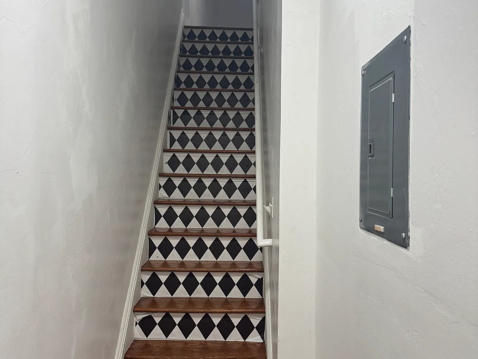 4 bed, 1200 sqft, $2,300 — Photo 1