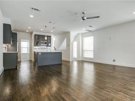4303 Cole Ave, 2 beds  2.5 baths (1599 sqft)